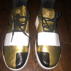 Men’s Adidas Tennis Shoes